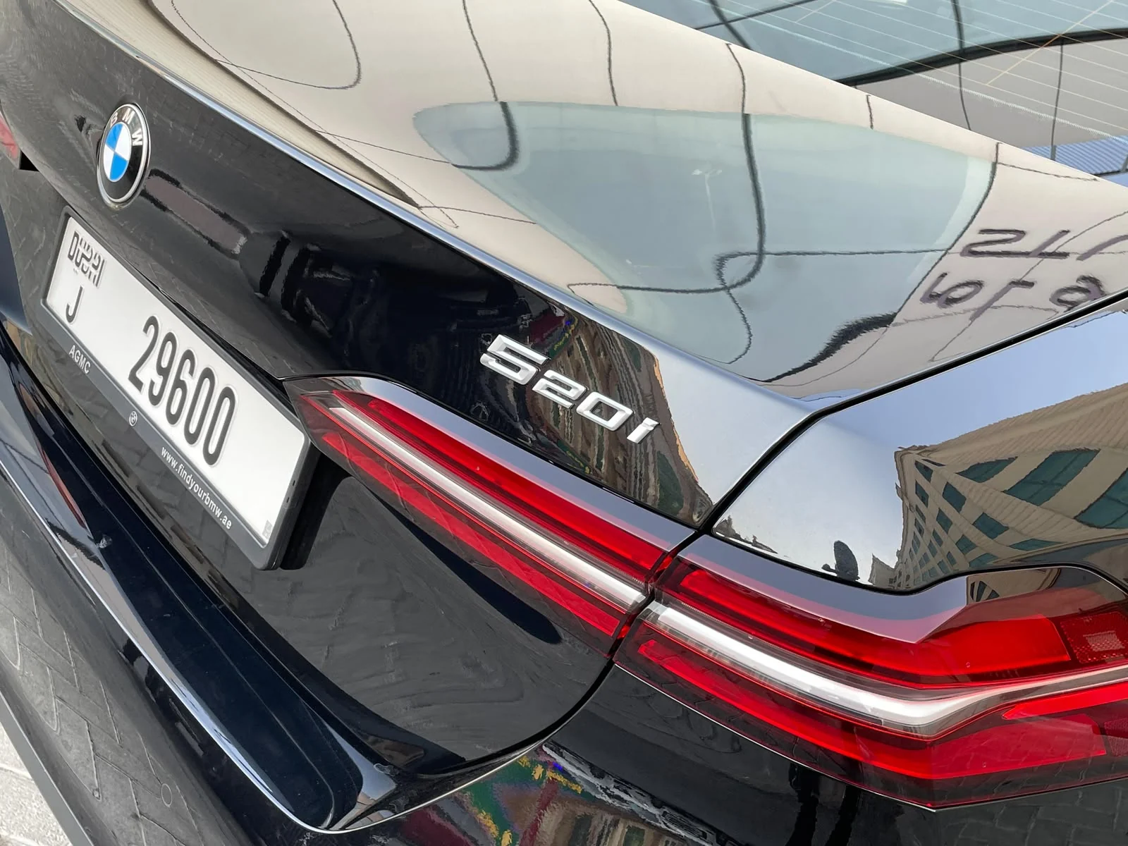 2025 BMW 520 Black, view 3