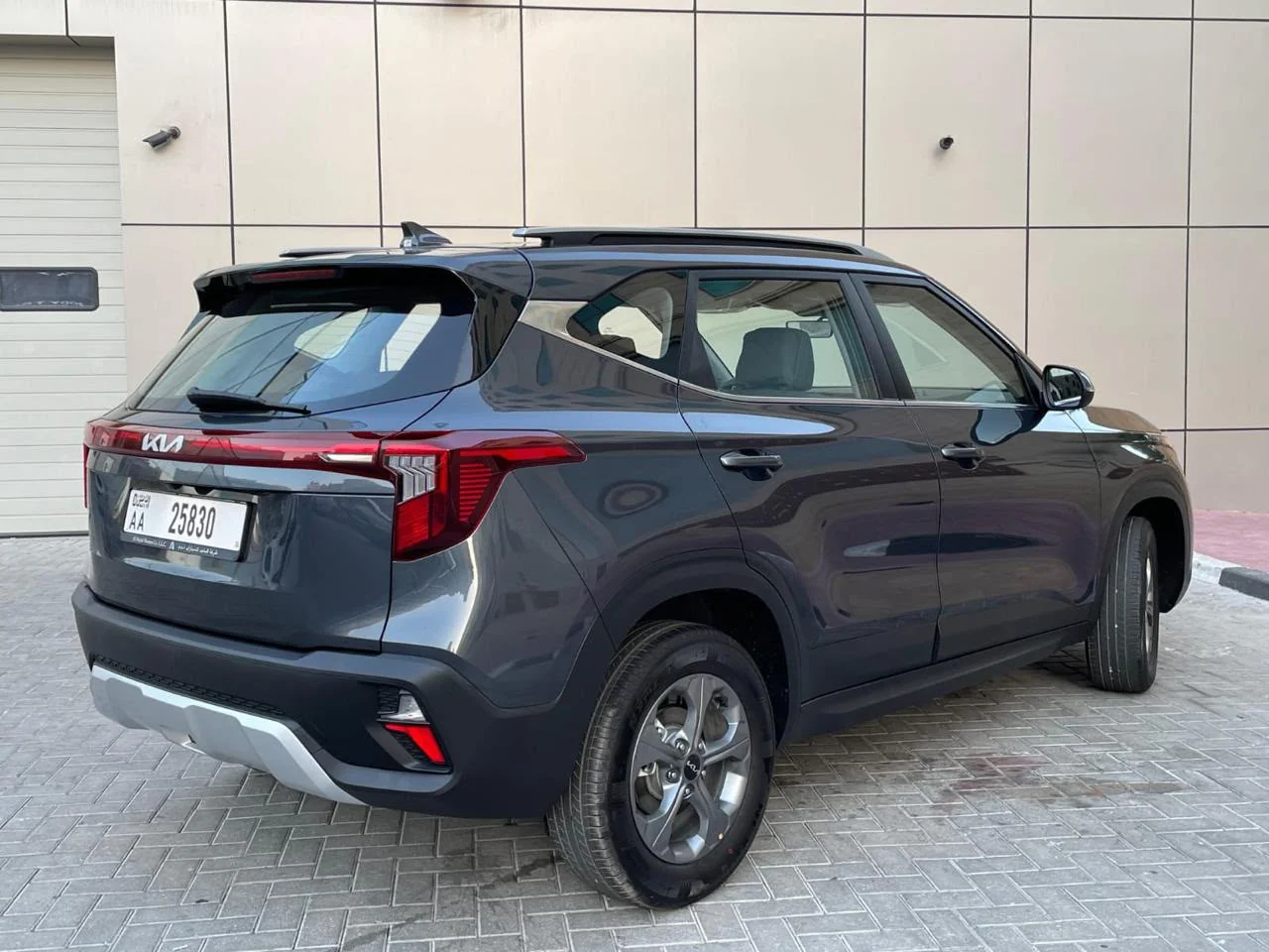 2024 Kia Seltos Gray, view 3