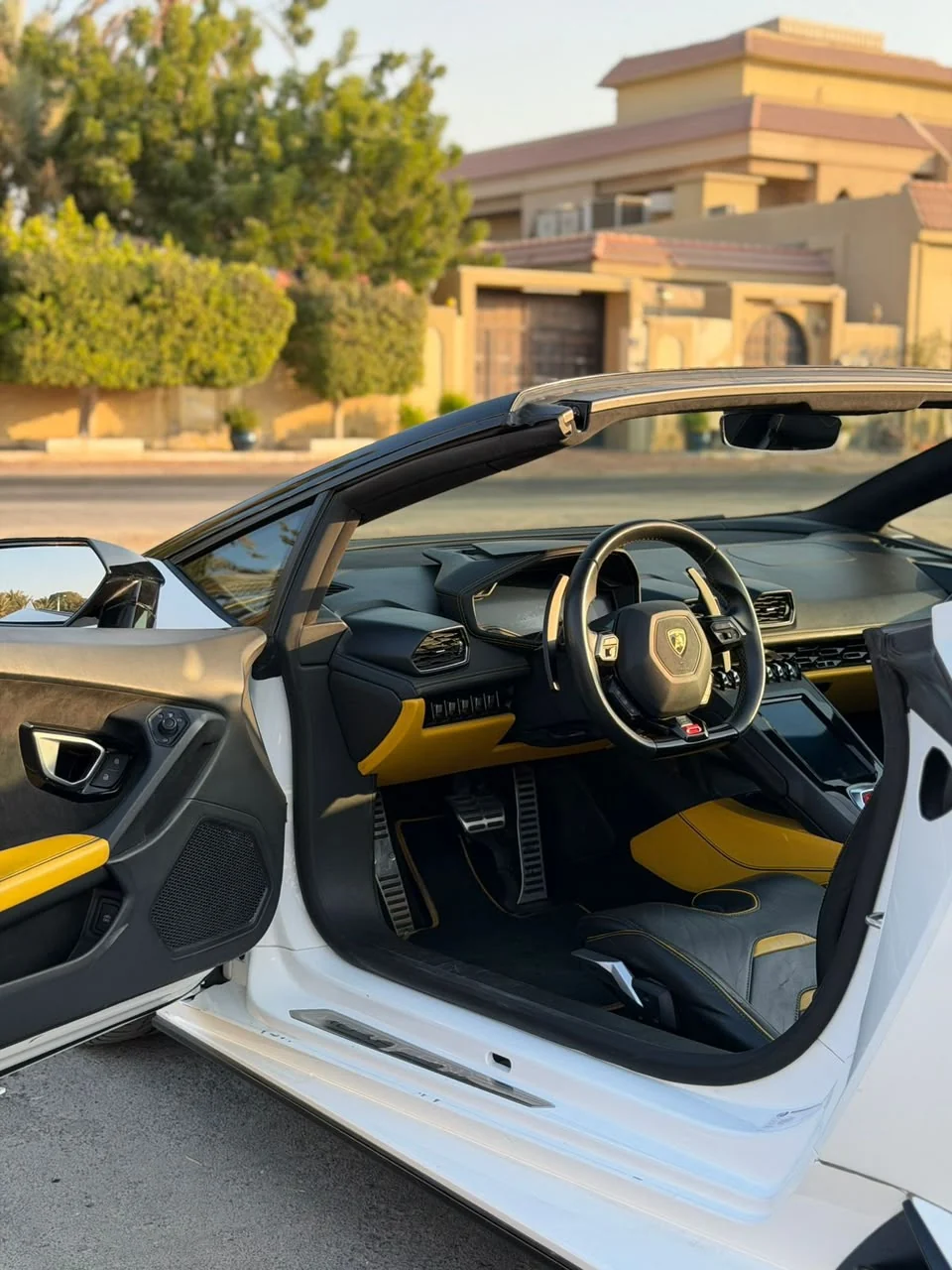 2023 Lamborghini Huracan Evo Spyder White, view 2