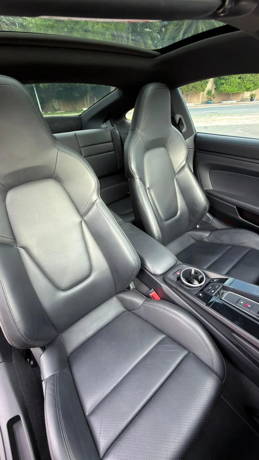 2024 Porsche 911 Carrera 4 GTS Graphite, view 4