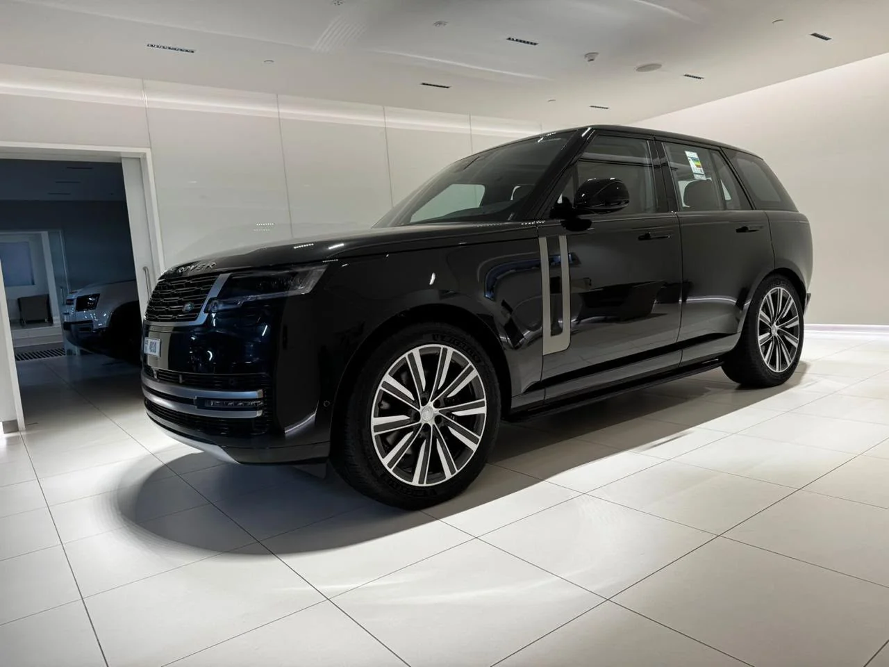 2025 Range Rover Vogue Black, view 3